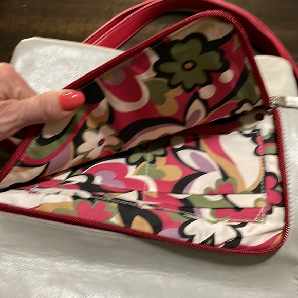 Red Espe purse. Can be worn as a shoulder bag or cross body bag. - Picture 4 of 11